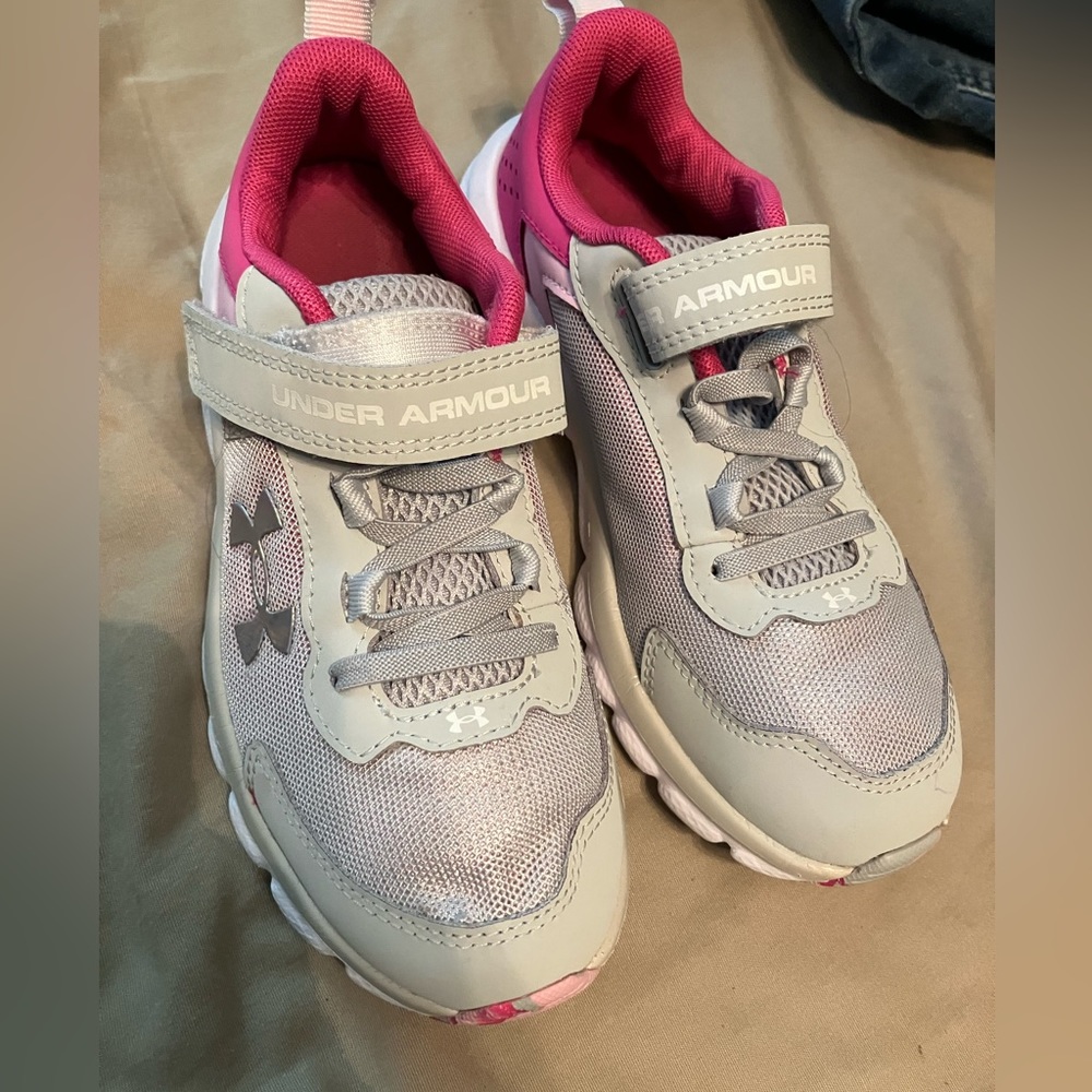 Girls 2Y Under Armour athletic shoes